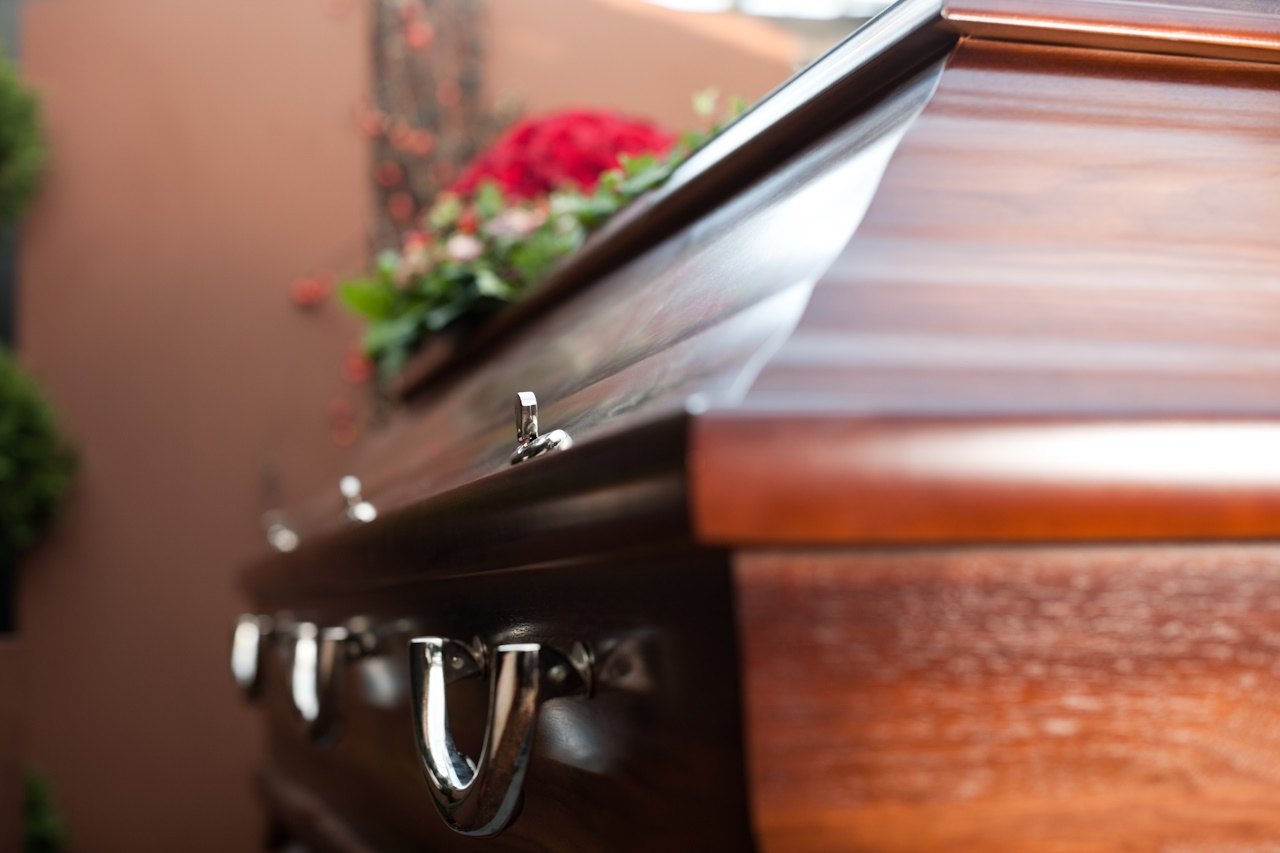 wybor trumny w zakladzie pogrzebowym